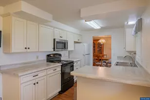 474 E Clackamas Cir, Woodburn, OR 97071 - Photo 17