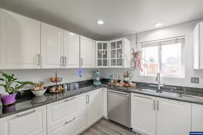 213 NW Lalack Ct, Dallas, OR 97338 - Photo 15