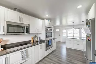 213 NW Lalack Ct, Dallas, OR 97338 - Photo 9