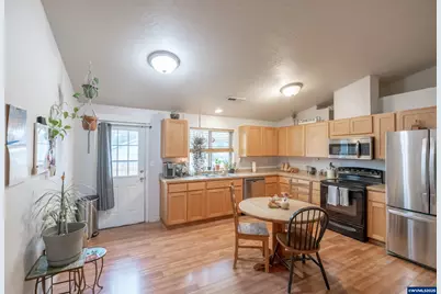 1910 18th Av, Sweet Home, OR 97386 - Photo 5