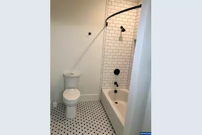 412 W Main St, Silverton, OR 97381 - Photo 9