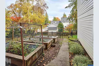 412 W Main St, Silverton, OR 97381 - Photo 29