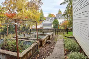 412 W Main St, Silverton, OR 97381 - Photo 29