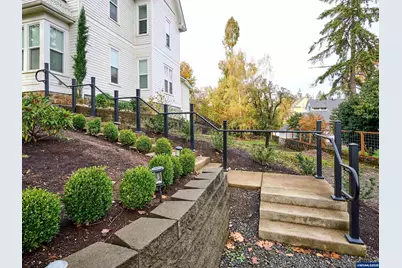 412 W Main St, Silverton, OR 97381 - Photo 33