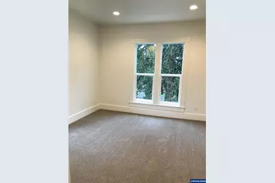 412 W Main St, Silverton, OR 97381 - Photo 7