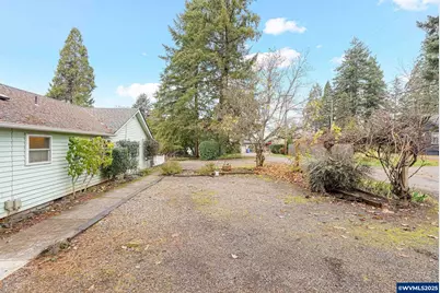 390 Salem Heights Av S, Salem, OR 97302 - Photo 7