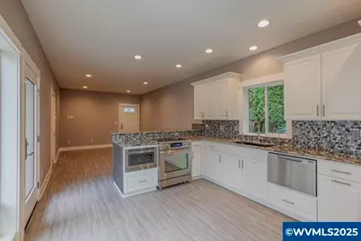 1090 E Ellendale Dr, Dallas, OR 97338 - Photo 17