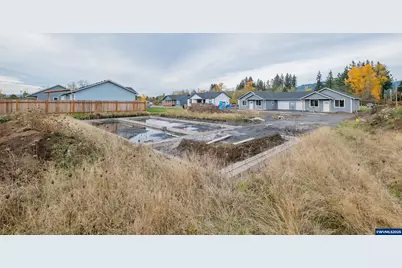 1221 49th St, Sweet Home, OR 97389 - Photo 3