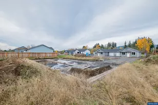 1221 49th St, Sweet Home, OR 97389 - Photo 3