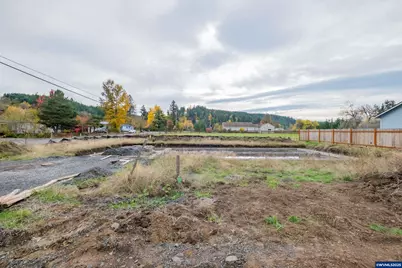 1221 49th St, Sweet Home, OR 97389 - Photo 9