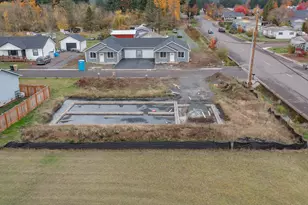 1221 49th St, Sweet Home, OR 97389 - Photo 21