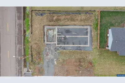 1221 49th St, Sweet Home, OR 97389 - Photo 13