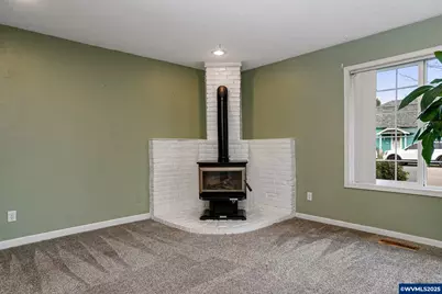 579 E Robidoux St, Stayton, OR 97383 - Photo 9