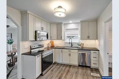 1006 Well St, Silverton, OR 97381 - Photo 9