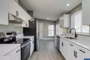 911 York St, Aumsville, OR 97325 - Photo 11