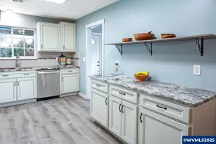 375 N 6th St, Harrisburg, OR 97446 - Photo 17