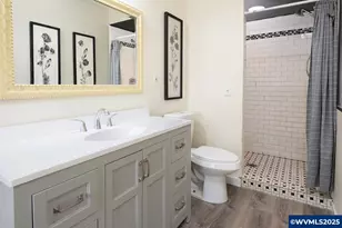 375 N 6th St, Harrisburg, OR 97446 - Photo 27