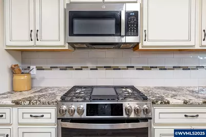 375 N 6th St, Harrisburg, OR 97446 - Photo 15