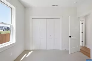 733 Yellowstone Dr S, Monmouth, OR 97361 - Photo 15