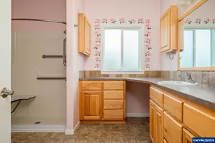 1273 SE 4th Ave, Mill City, OR 97360 - Photo 21