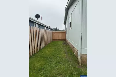 1924 SE Virginia Dr, Dallas, OR 97338 - Photo 9