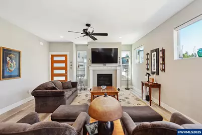 1250 29th St, Hood River, OR 97031 - Photo 11