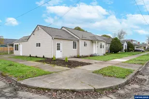 1405 Calapooia St SW, Albany, OR 97321 - Photo 3