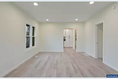 715 19th St SE, Salem, OR 97301 - Photo 7