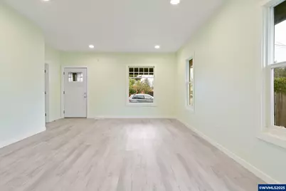 715 19th St SE, Salem, OR 97301 - Photo 9