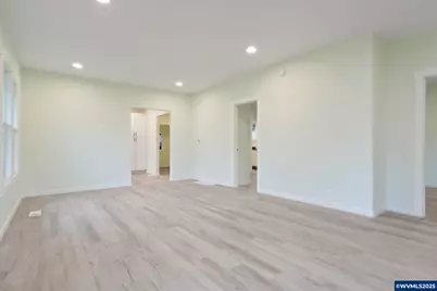 715 19th St SE, Salem, OR 97301 - Photo 7