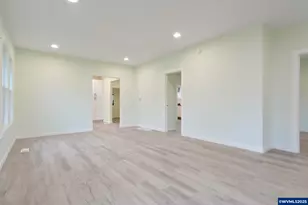 715 19th St SE, Salem, OR 97301 - Photo 7