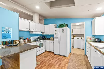 364 Scotts Glen Dr, Springfield, OR 97477 - Photo 9