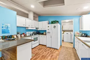 364 Scotts Glen Dr, Springfield, OR 97477 - Photo 9