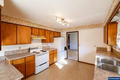 951 Dogwood St, Sweet Home, OR 97386 - Photo 3