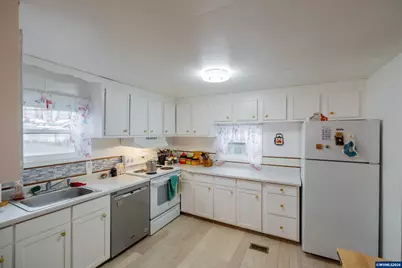 4882 NE Lancaster Dr #124, Salem, OR 97305 - Photo 11