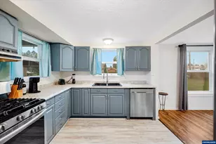 352 NE Polk Station Rd, Dallas, OR 97338 - Photo 11