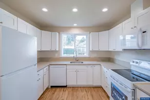 3392 Sunnyview Rd NE, Salem, OR 97301 - Photo 37