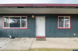 1940 17th Ave SE, Albany, OR 97322 - Photo 3