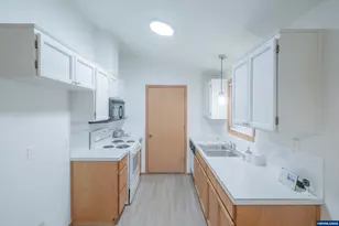 461 Violet St, Lebanon, OR 97355 - Photo 9