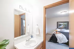 461 Violet St, Lebanon, OR 97355 - Photo 27