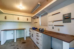 840 Clarmount St NW, Salem, OR 97304 - Photo 41