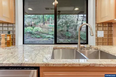 3060 Camellia Dr S, Salem, OR 97302 - Photo 19