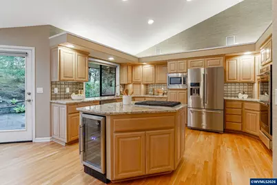 3060 Camellia Dr S, Salem, OR 97302 - Photo 15