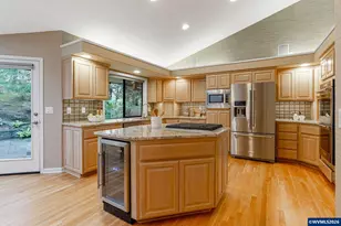 3060 Camellia Dr S, Salem, OR 97302 - Photo 15