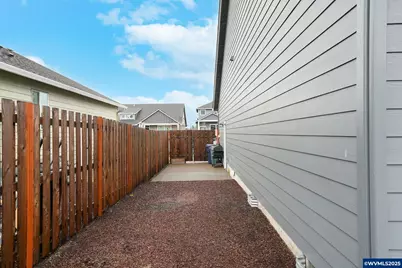 1025 Sassafras St, Independence, OR 97351 - Photo 33