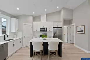 1025 Sassafras St, Independence, OR 97351 - Photo 9