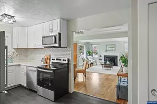 1084 24th St NE, Salem, OR 97301 - Photo 11