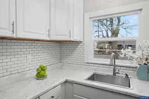 1084 24th St NE, Salem, OR 97301 - Photo 15