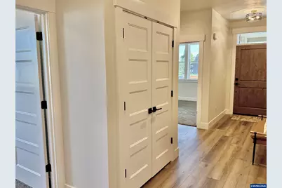 215 NE Broadway St, Sublimity, OR 97385 - Photo 9