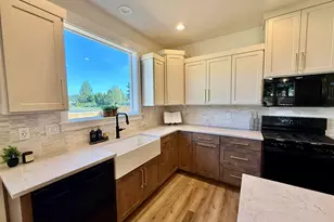 215 NE Broadway St, Sublimity, OR 97385 - Photo 9